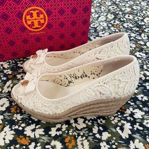 Tory Burch - Jackie 75MM Wedge Espadrille Crochet, size 8, colour off white
